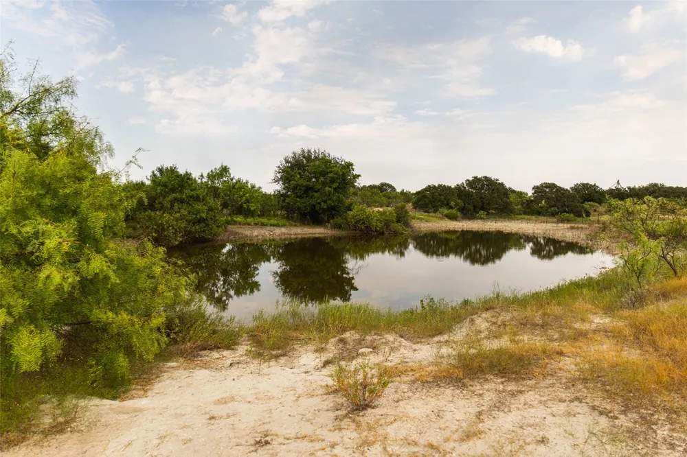 1312 W US Highway 84 Mullin, TX 76864