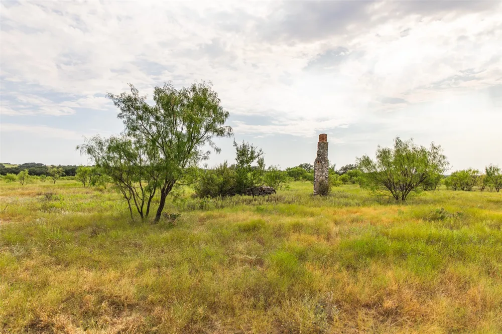 1312 W US Highway 84 Mullin, TX 76864