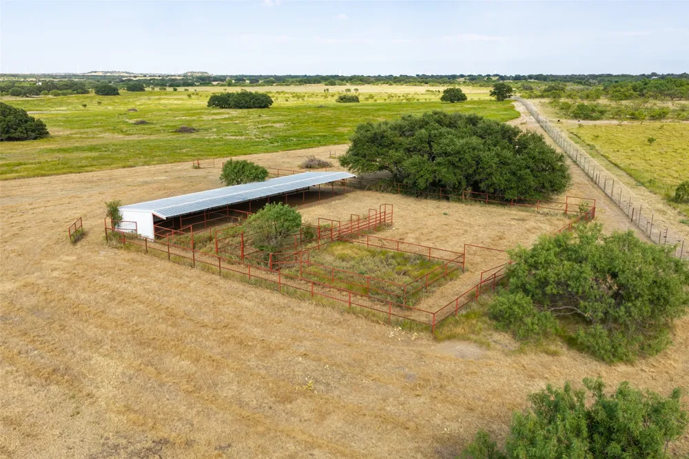 1312 W US Highway 84 Mullin, TX 76864