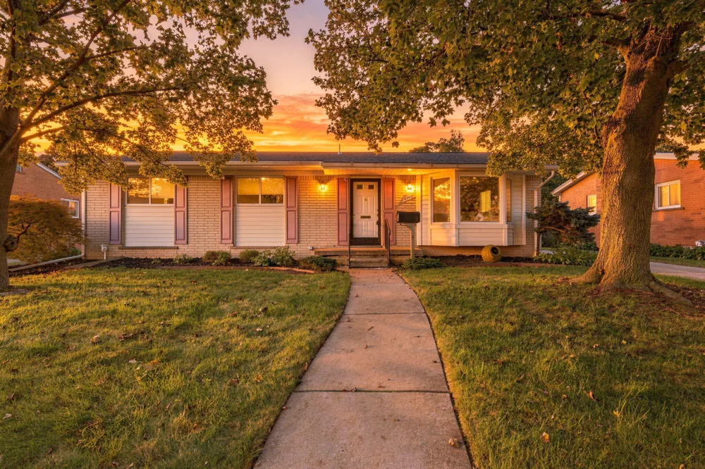 29821 Mason Street Livonia, MI 48154