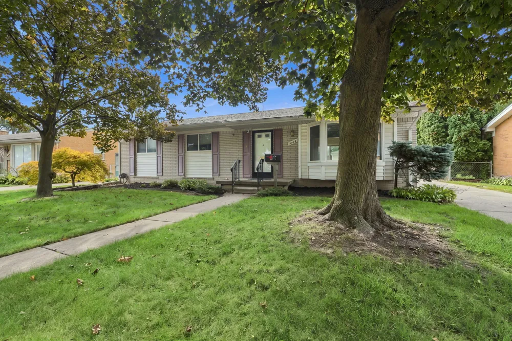 29821 Mason Street Livonia, MI 48154