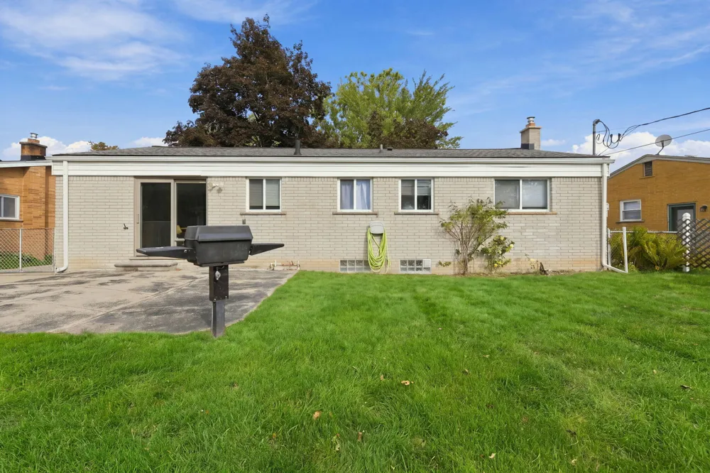 29821 Mason Street Livonia, MI 48154