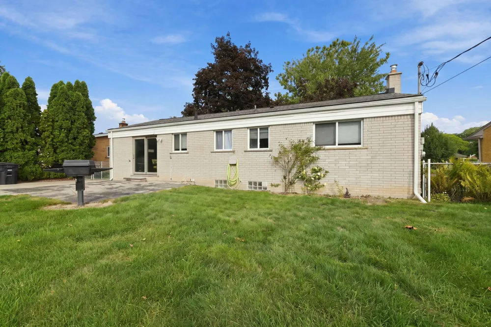 29821 Mason Street Livonia, MI 48154