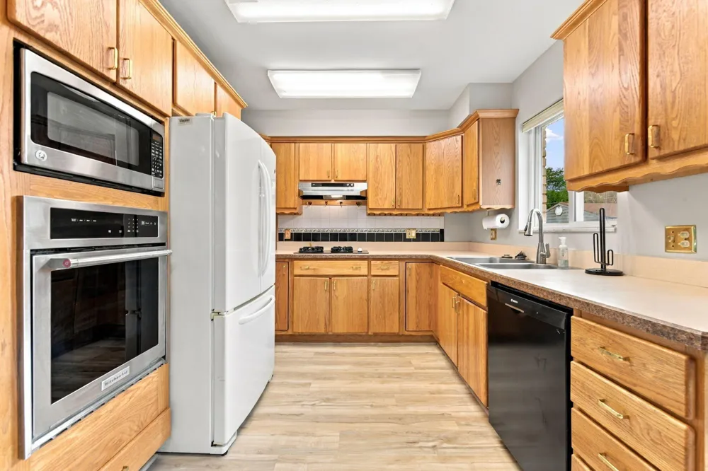 29821 Mason Street Livonia, MI 48154