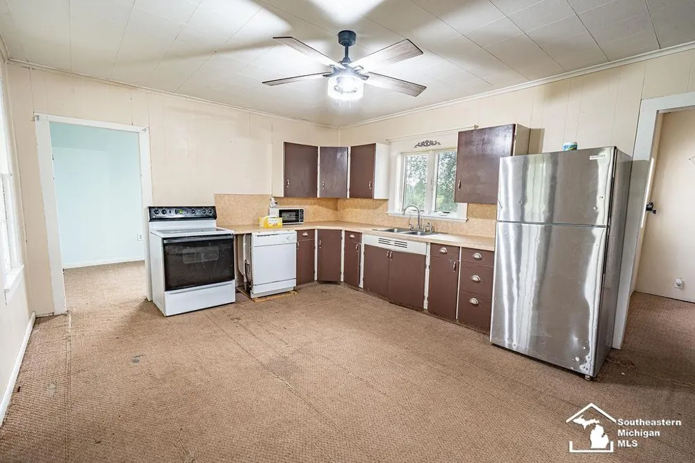 5703 Carson Highway Adrian Township, MI 46001