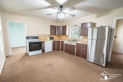 5703 Carson Highway