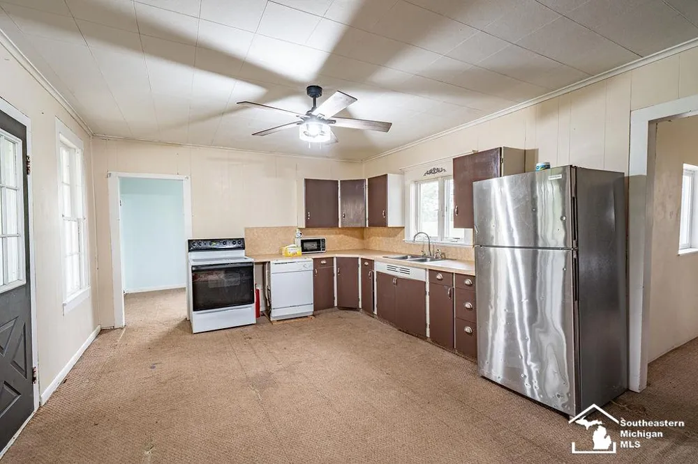 5703 Carson Highway Adrian Township, MI 46001