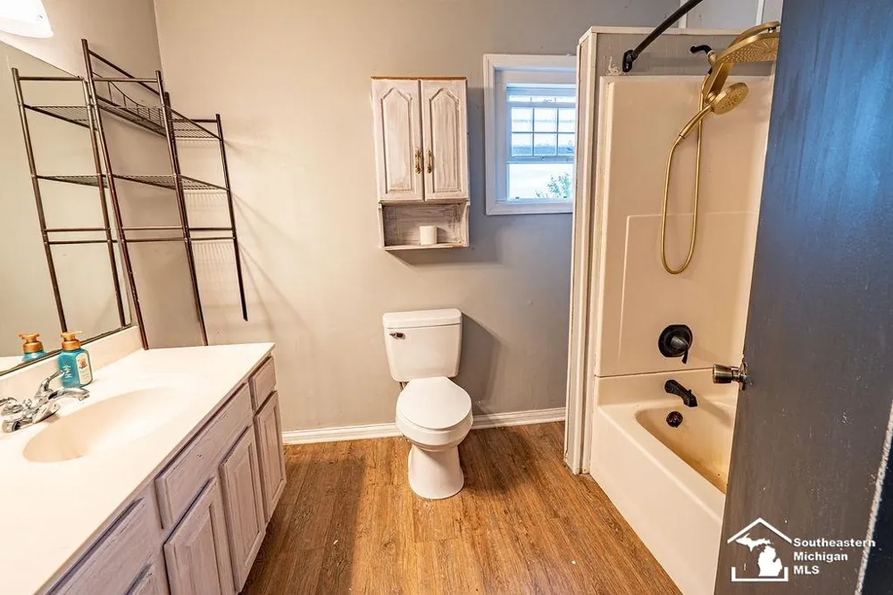 5703 Carson Highway Adrian Township, MI 46001