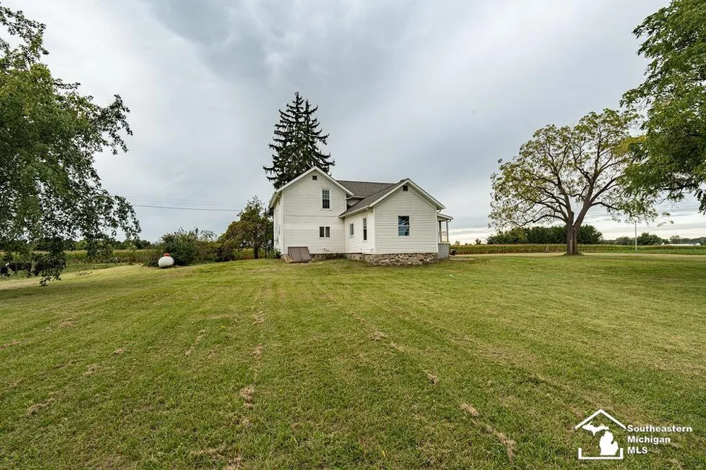 5703 Carson Highway Adrian Township, MI 46001