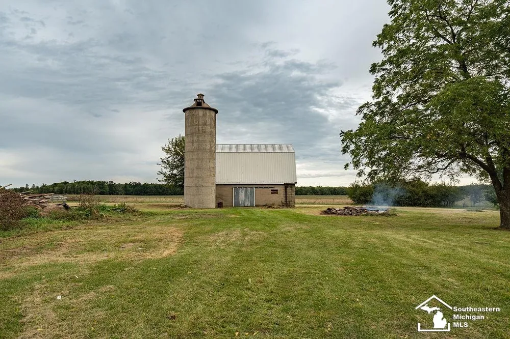5703 Carson Highway Adrian Township, MI 46001