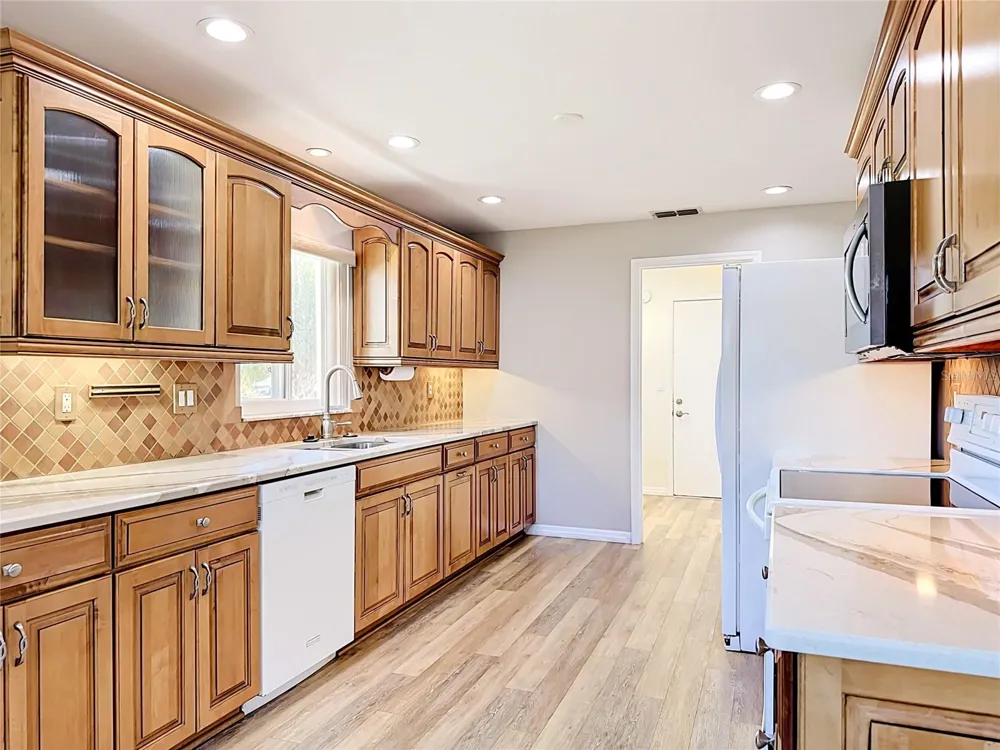 2005 NEW BEDFORD DRIVE Sun City Center, FL 33573