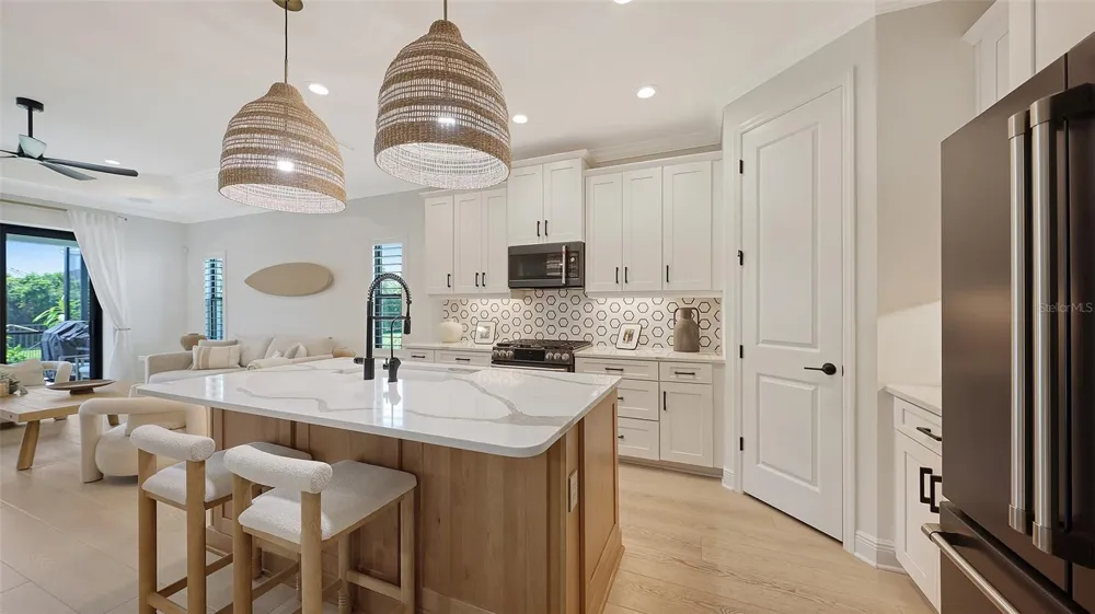 2545 STAR APPLE WAY Sarasota, FL 34240