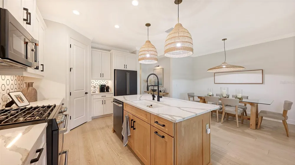 2545 STAR APPLE WAY Sarasota, FL 34240