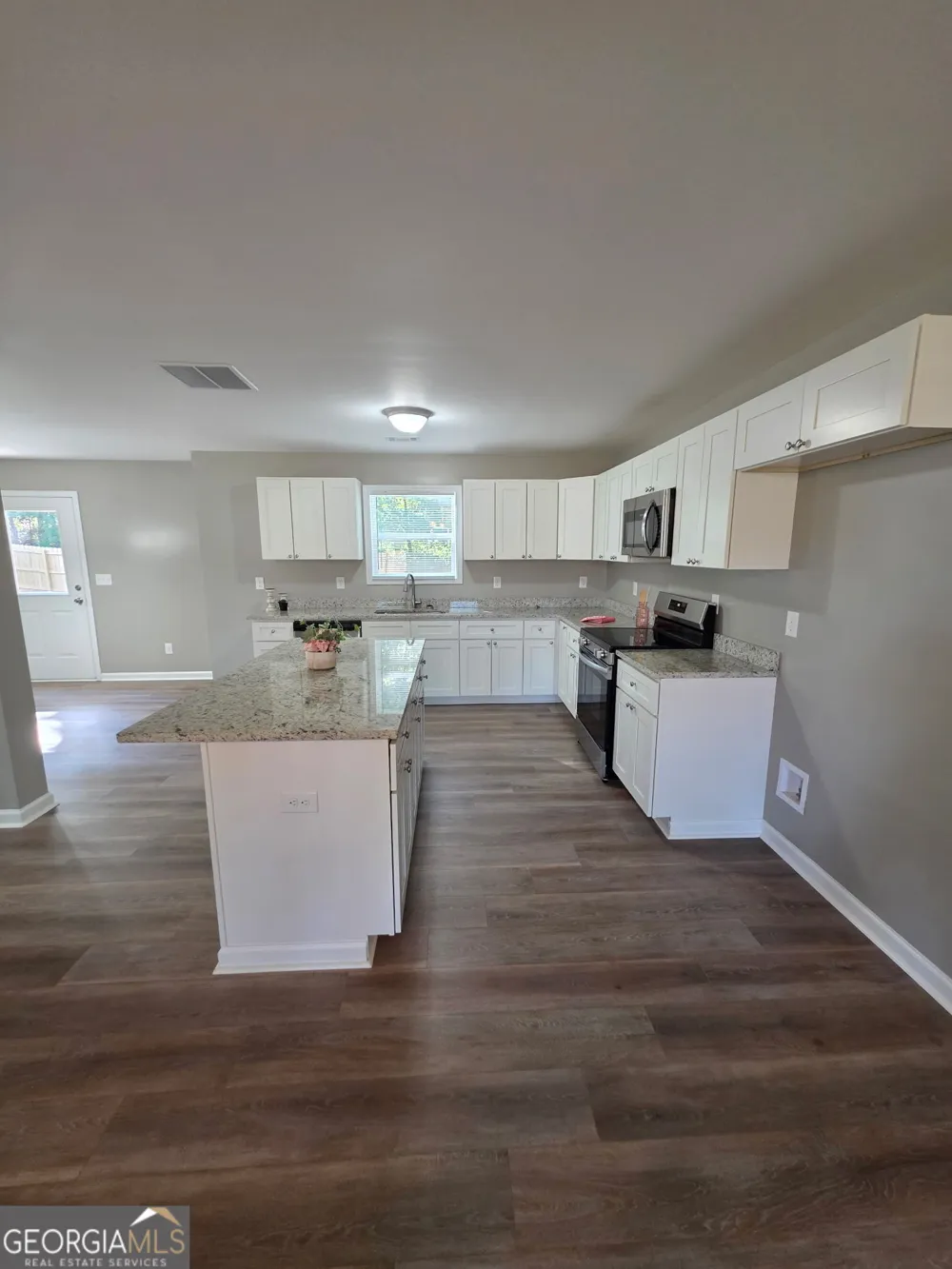 111 Charlotte CIR Statham, GA 30666