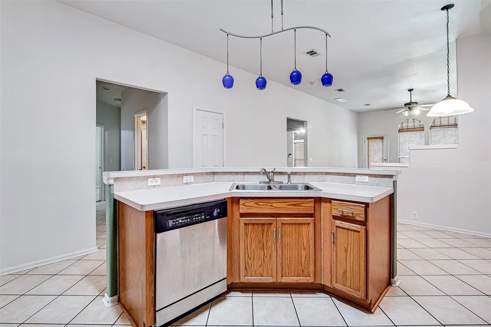 635 Blue Sky Drive Arlington, TX 76002