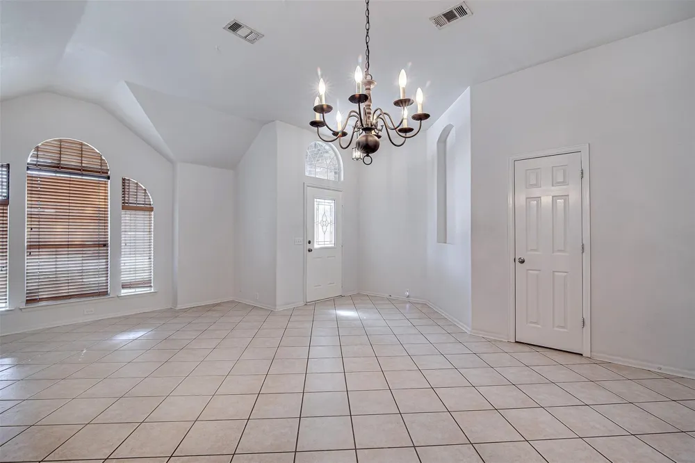 635 Blue Sky Drive Arlington, TX 76002