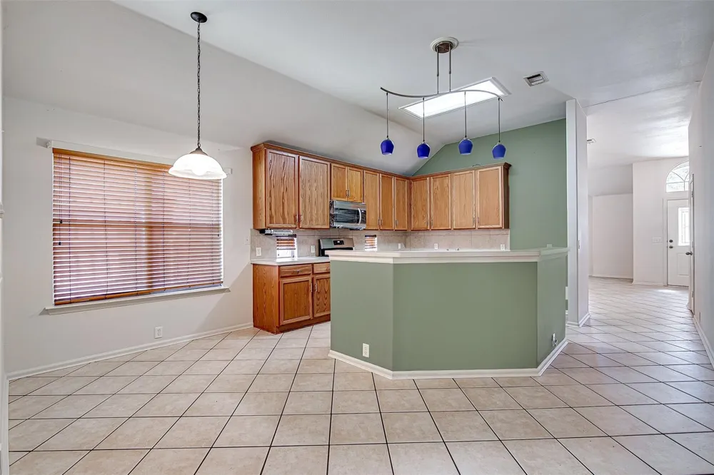 635 Blue Sky Drive Arlington, TX 76002