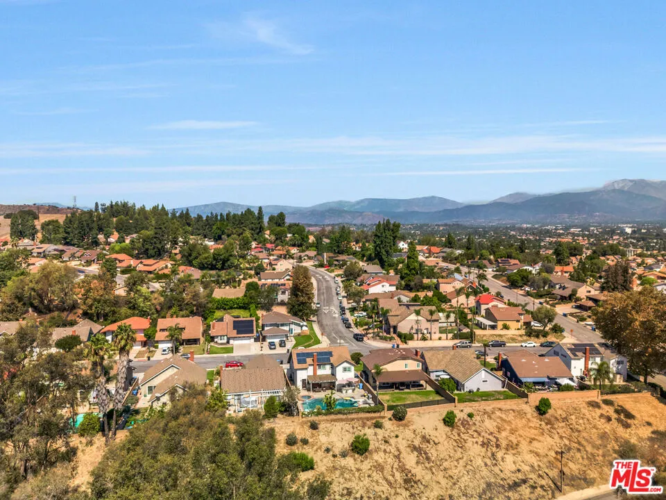 75 Carriage Way Pomona, CA 91766