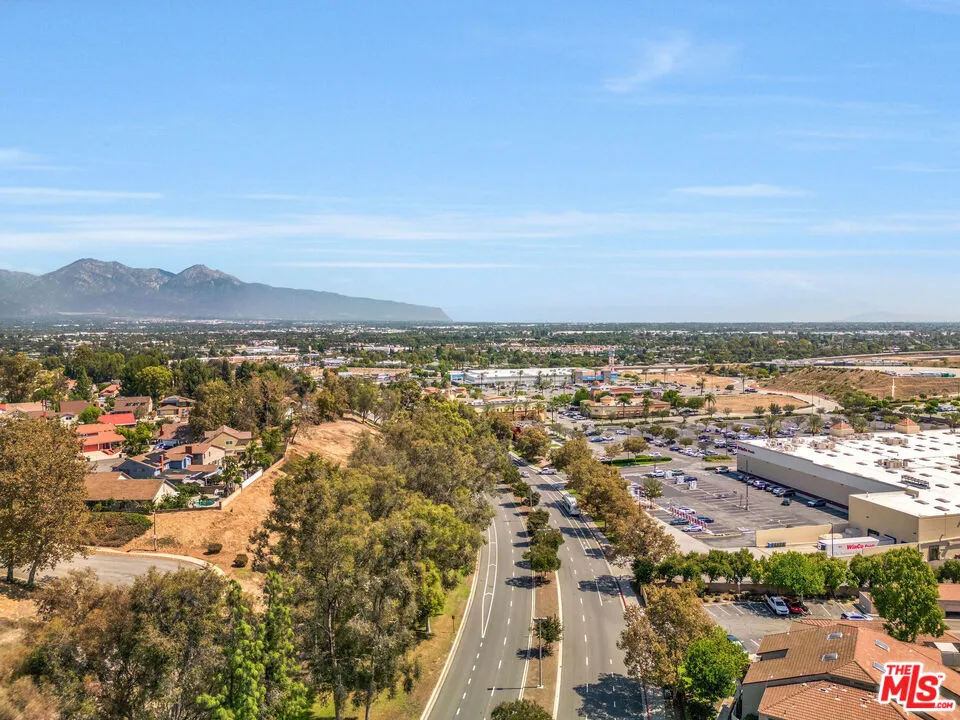 75 Carriage Way Pomona, CA 91766