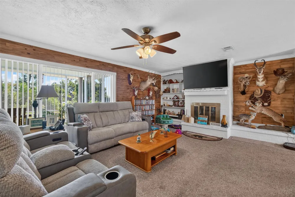 165 Pecan Cove Lane Onalaska, TX 77360
