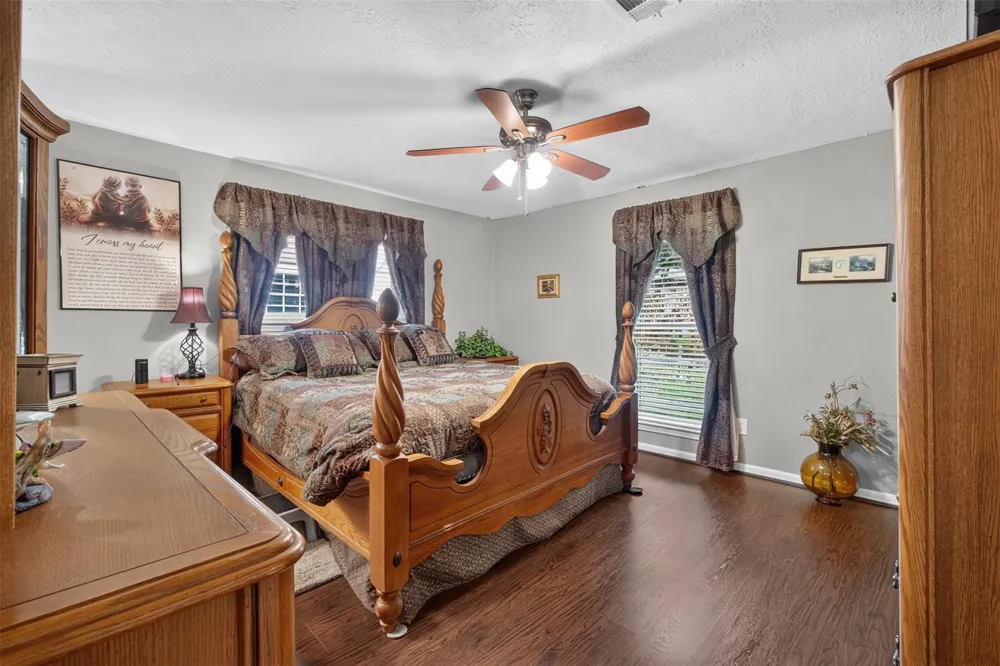 165 Pecan Cove Lane Onalaska, TX 77360