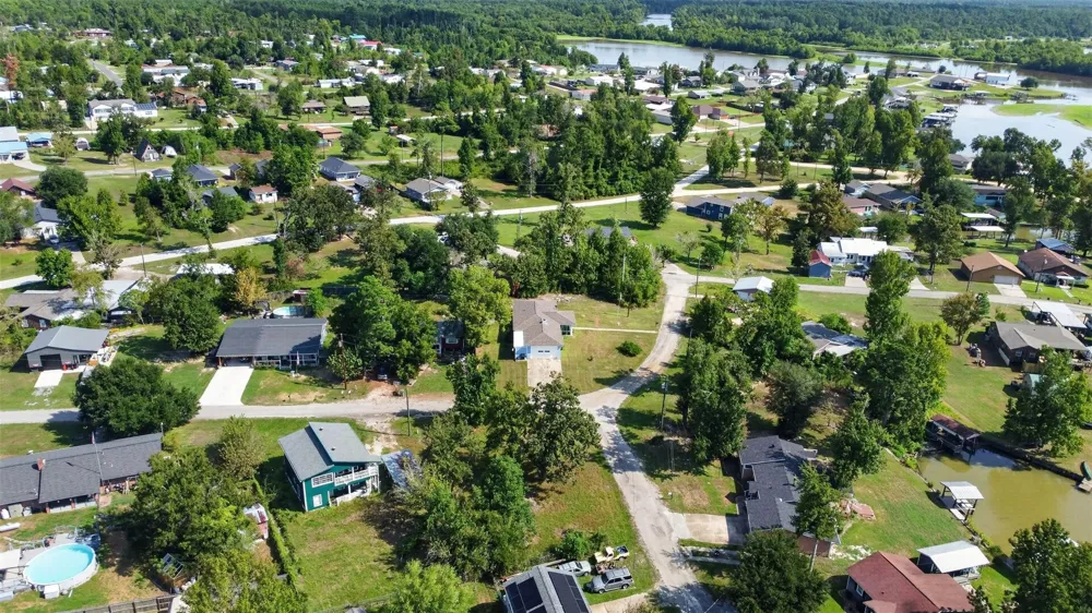 165 Pecan Cove Lane Onalaska, TX 77360