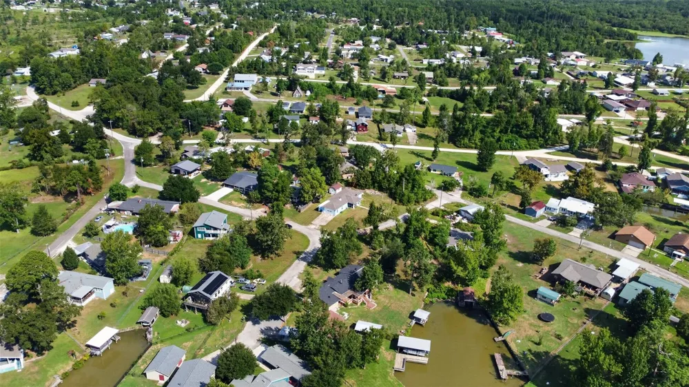 165 Pecan Cove Lane Onalaska, TX 77360