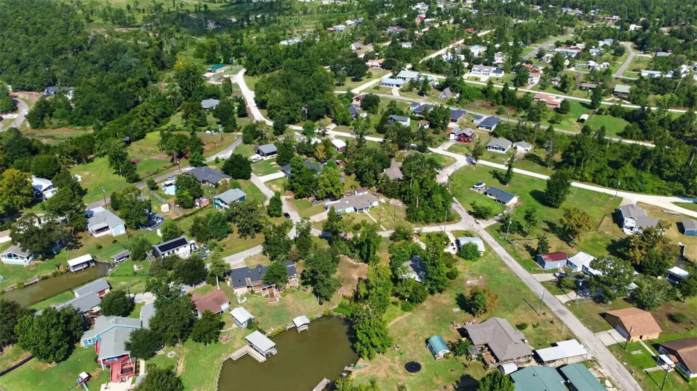 165 Pecan Cove Lane Onalaska, TX 77360