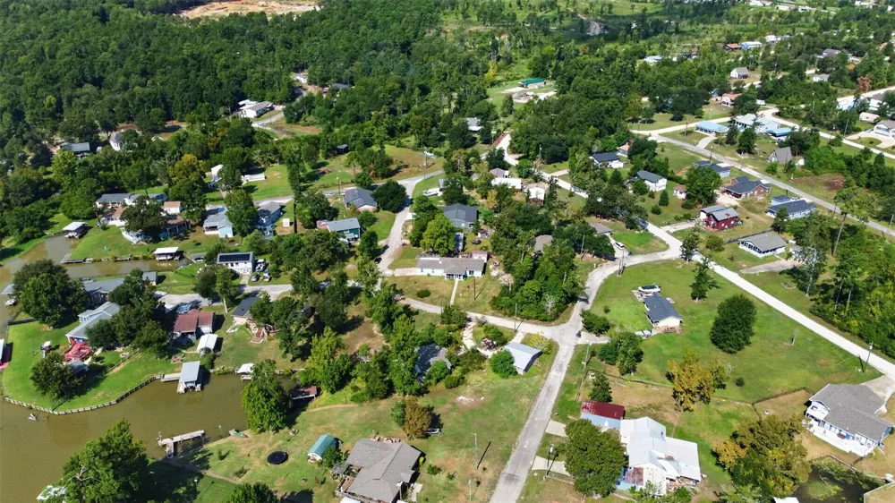 165 Pecan Cove Lane Onalaska, TX 77360