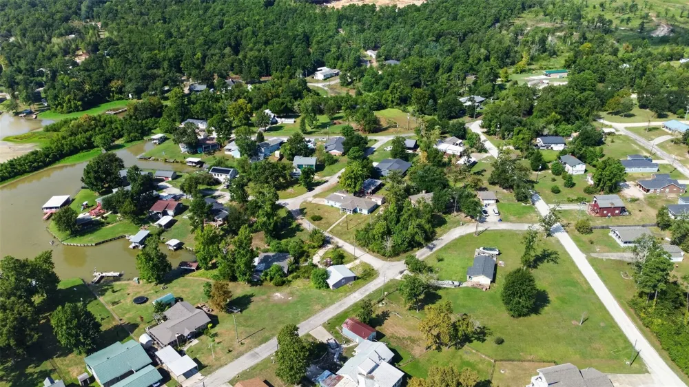165 Pecan Cove Lane Onalaska, TX 77360