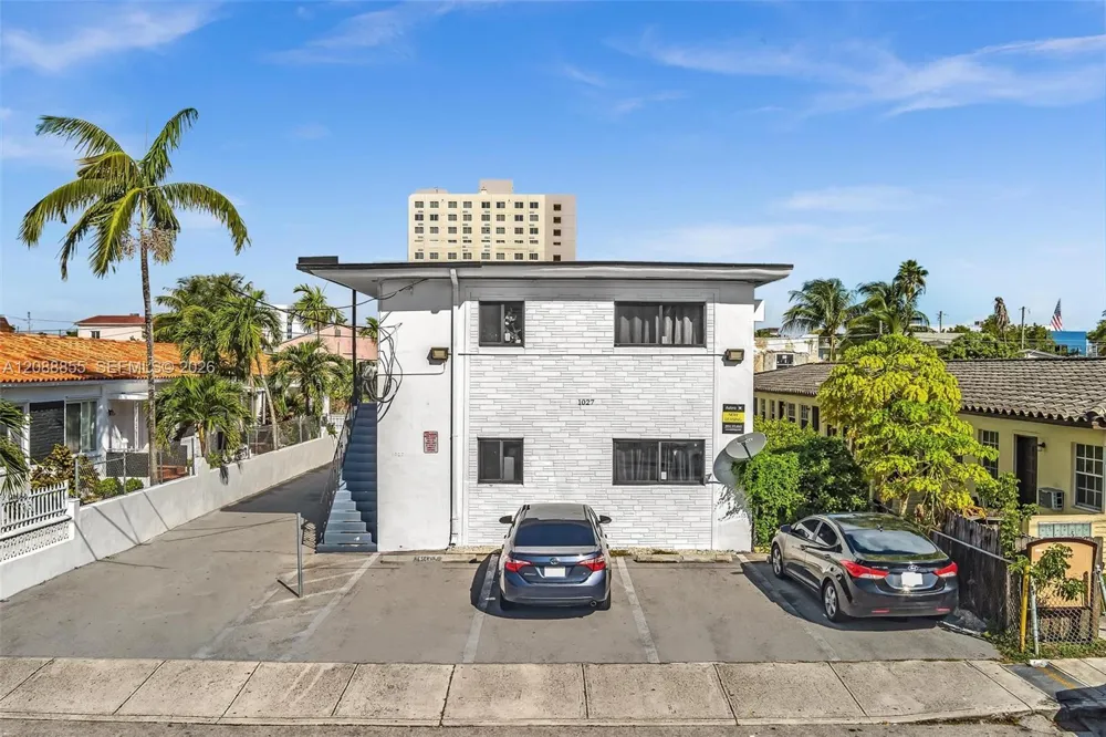 1027 SW 3rd St Miami, FL 33130