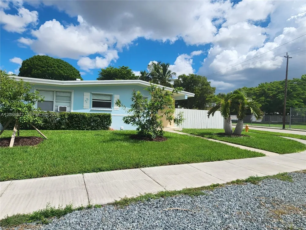 9301 SW 54th St Miami, FL 33165
