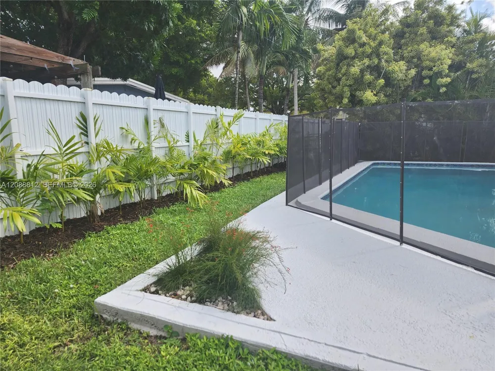 9301 SW 54th St Miami, FL 33165