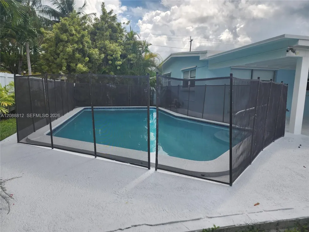 9301 SW 54th St Miami, FL 33165