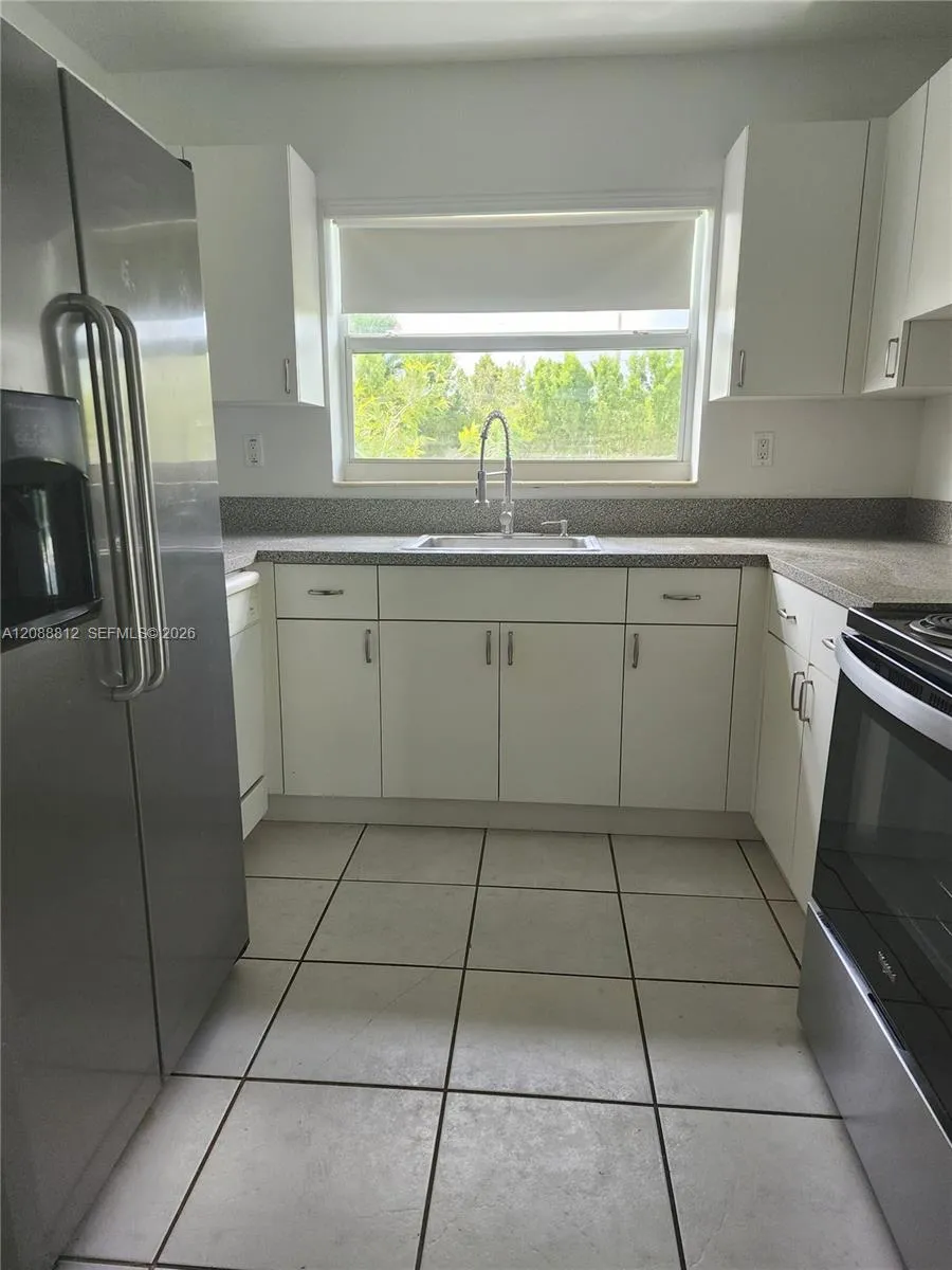 9301 SW 54th St Miami, FL 33165