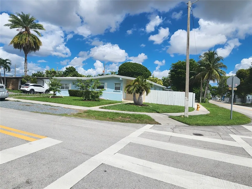 9301 SW 54th St Miami, FL 33165