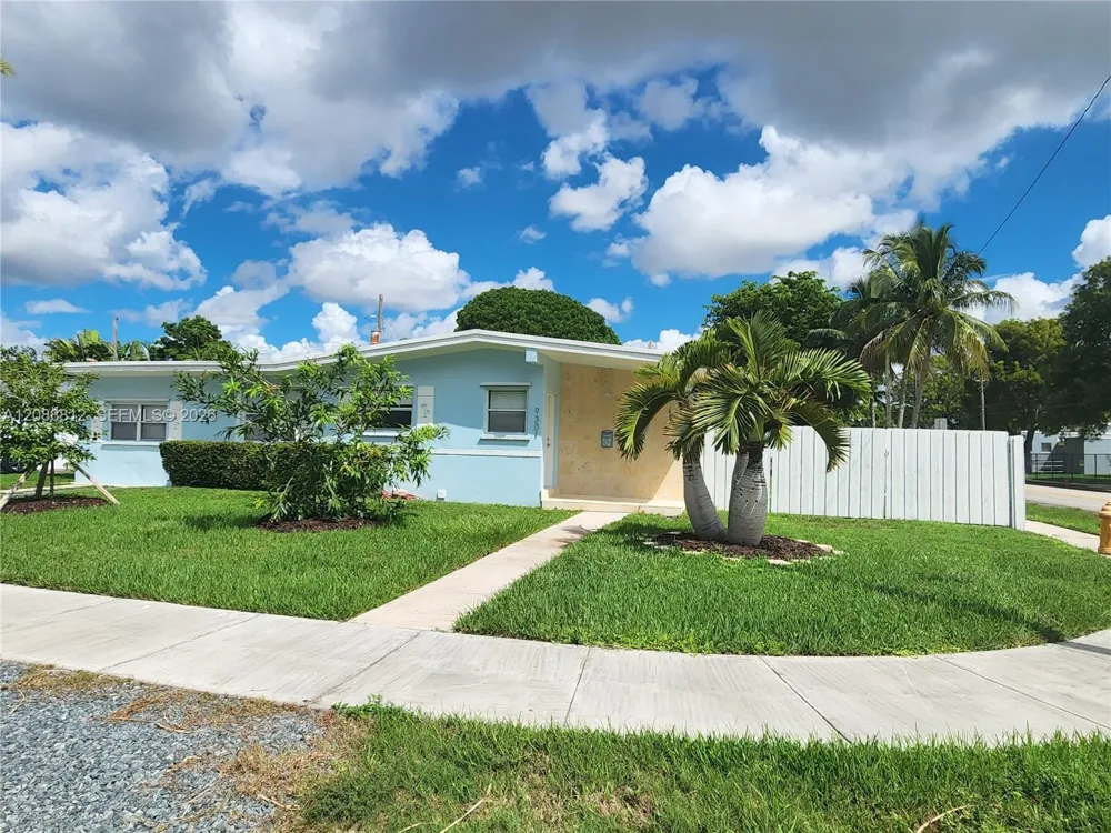 9301 SW 54th St Miami, FL 33165