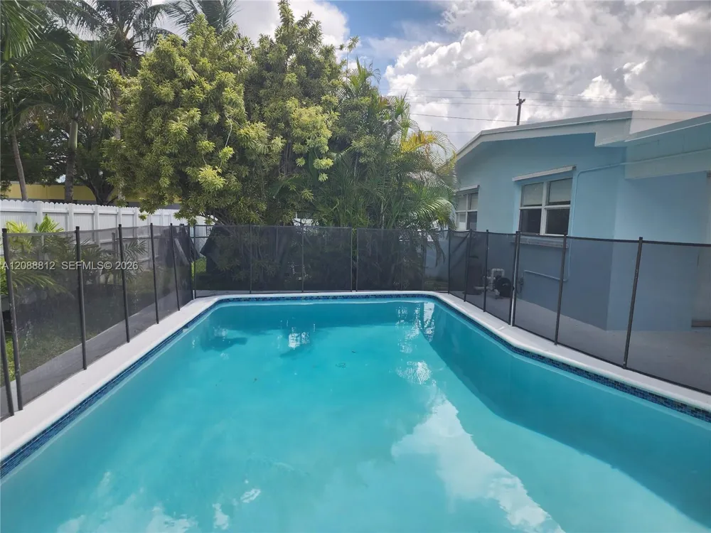 9301 SW 54th St Miami, FL 33165