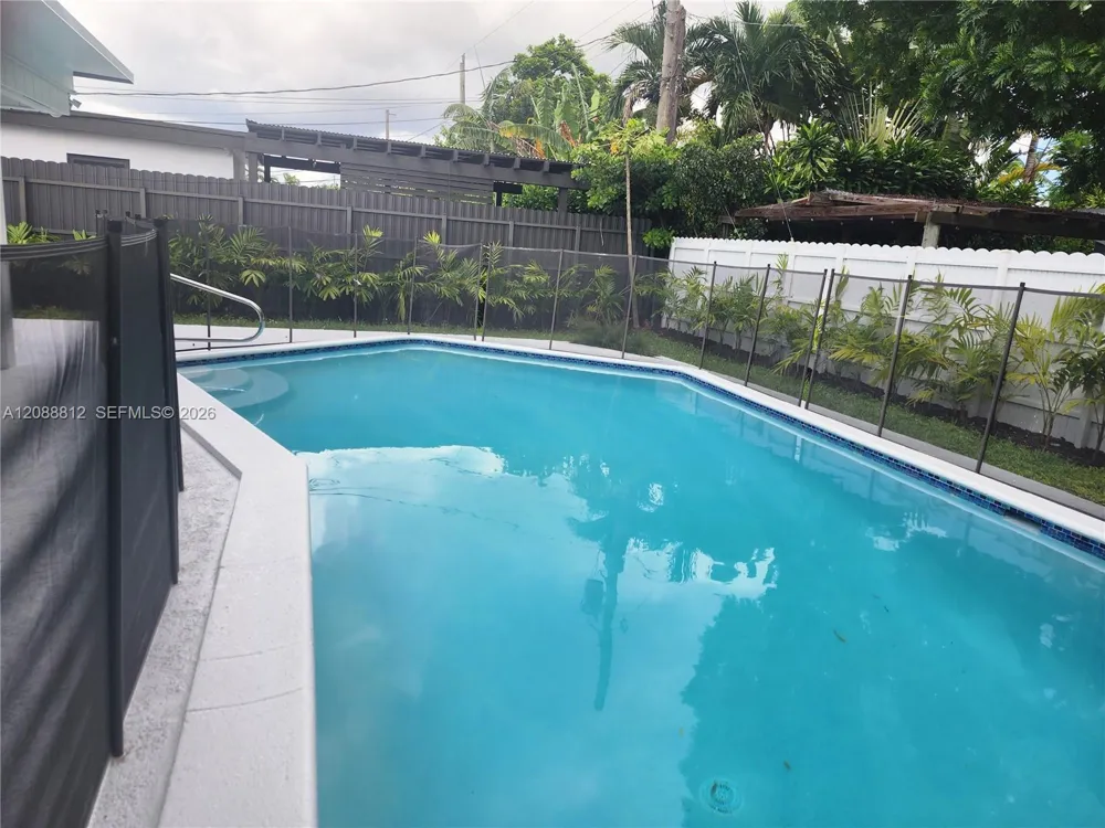 9301 SW 54th St Miami, FL 33165