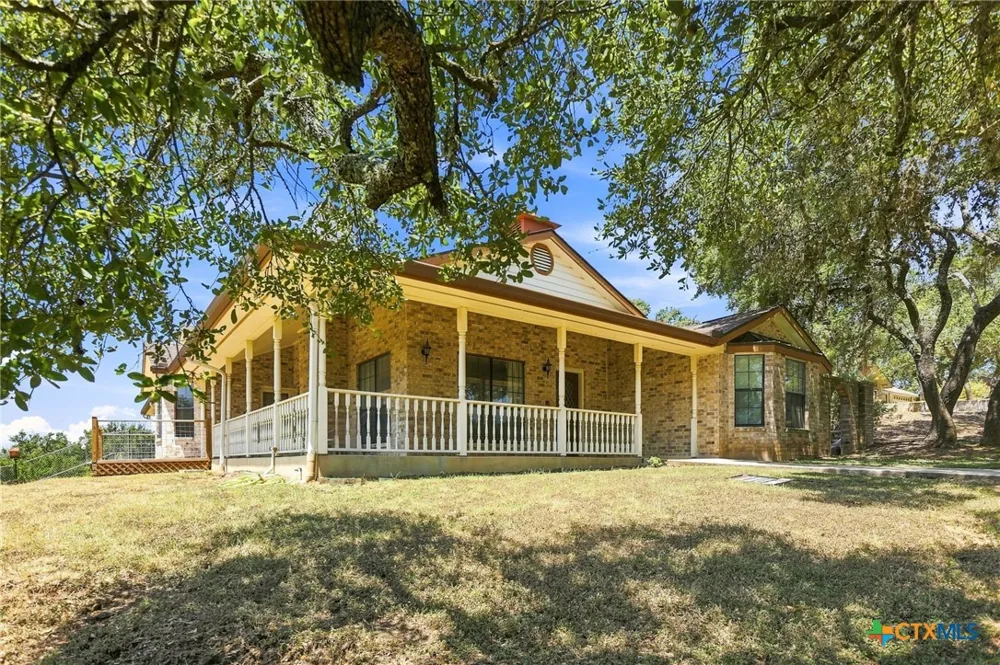 5691 Circle Oak Drive Bulverde, TX 78163