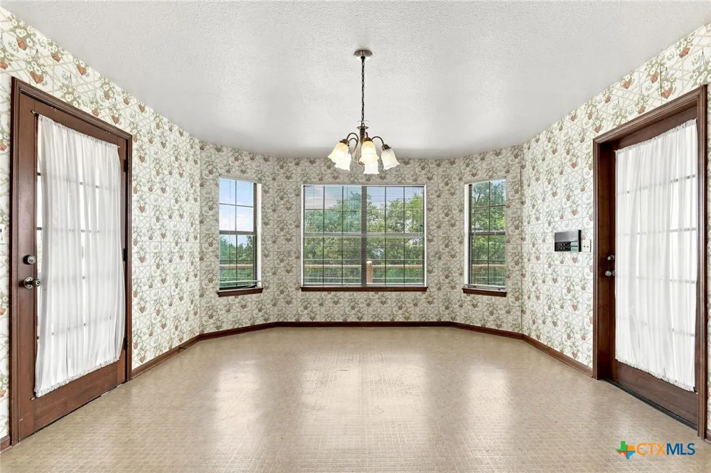 5691 Circle Oak Drive Bulverde, TX 78163