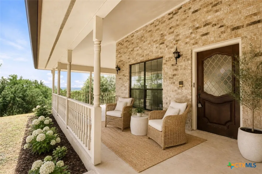 5691 Circle Oak Drive Bulverde, TX 78163
