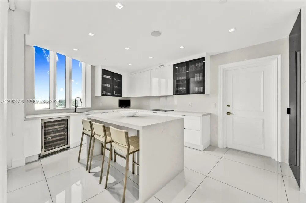 15901 Collins Ave #1606 Sunny Isles Beach, FL 33160