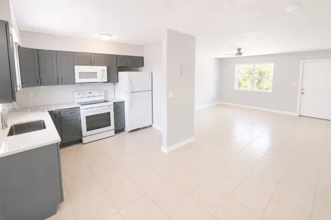 202 SW 27th Ter #202