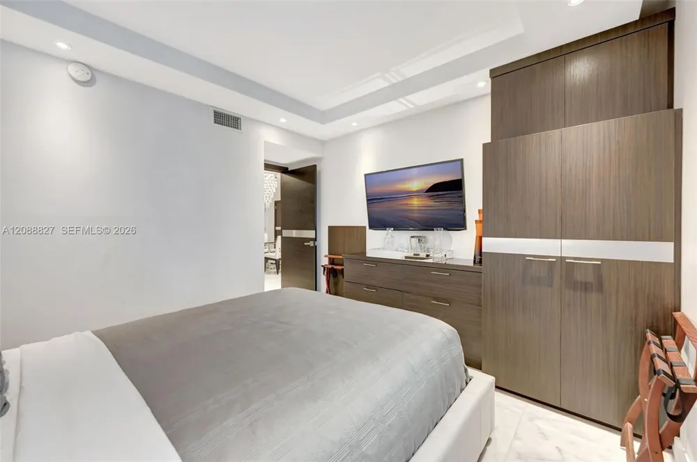 2301 Collins Ave #307 Miami Beach, FL 33139