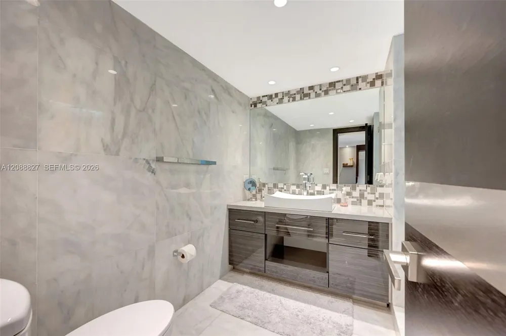 2301 Collins Ave #307 Miami Beach, FL 33139