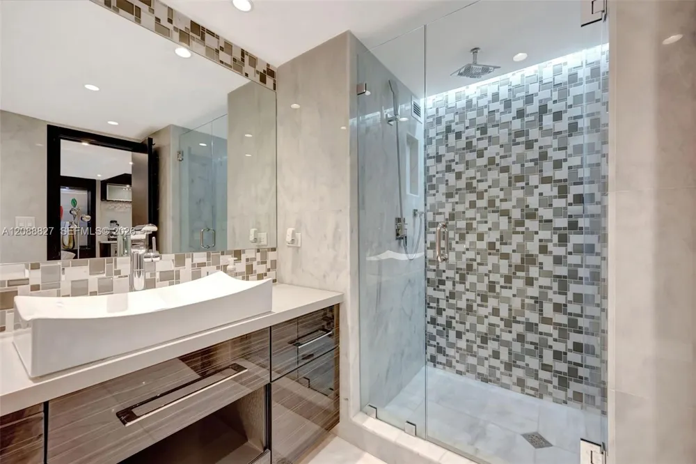 2301 Collins Ave #307 Miami Beach, FL 33139