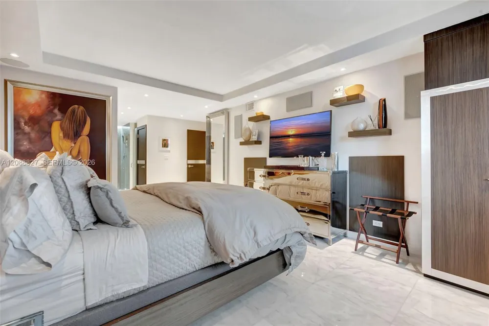 2301 Collins Ave #307 Miami Beach, FL 33139