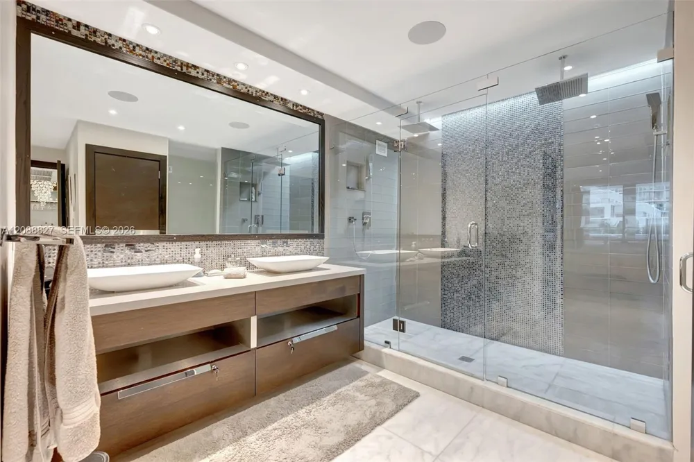 2301 Collins Ave #307 Miami Beach, FL 33139