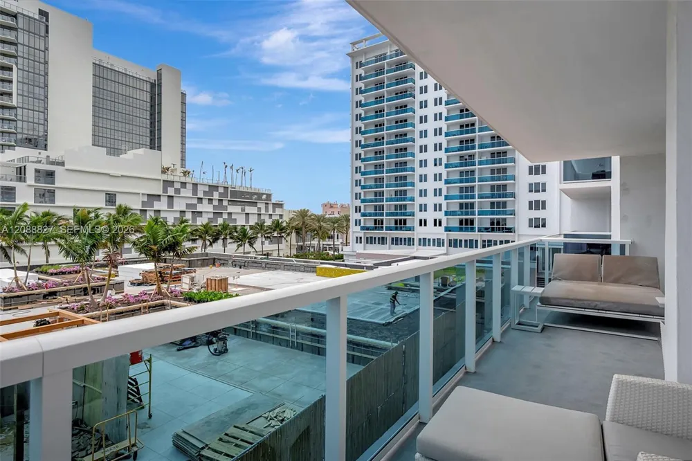 2301 Collins Ave #307 Miami Beach, FL 33139